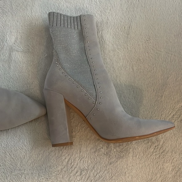Dolce Vita Silver Ankle Bootie Boots Studded Chunky Heel Suede Leather Size 7.5 - Picture 5 of 15